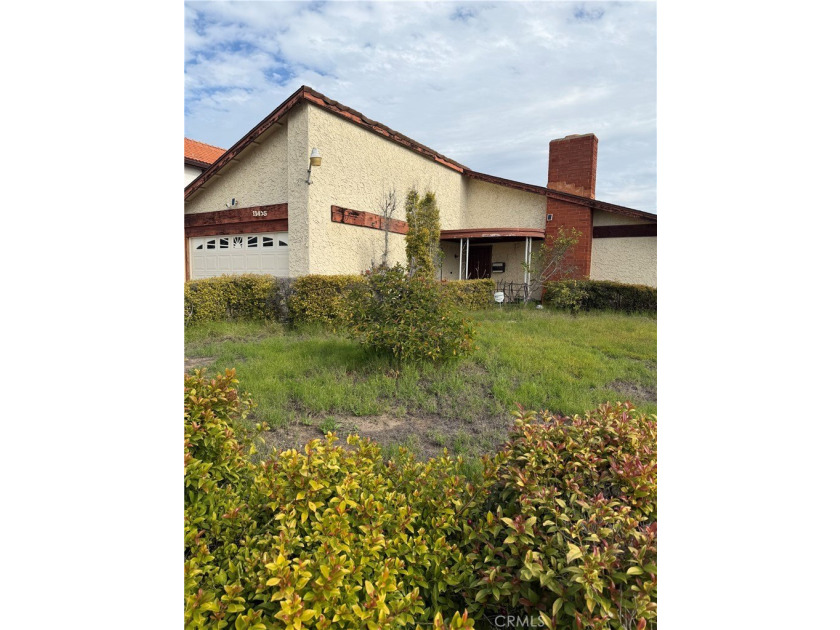 Beautiful Home in a Great Neighborhood.3 large Bedrooms 2 baths - photo 6