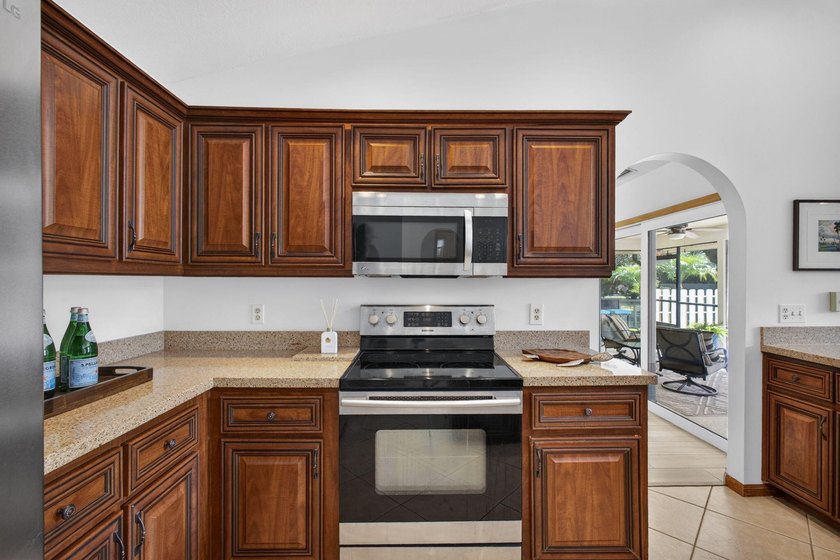 Welcome to your own private tropical retreat in the heart of - photo 15