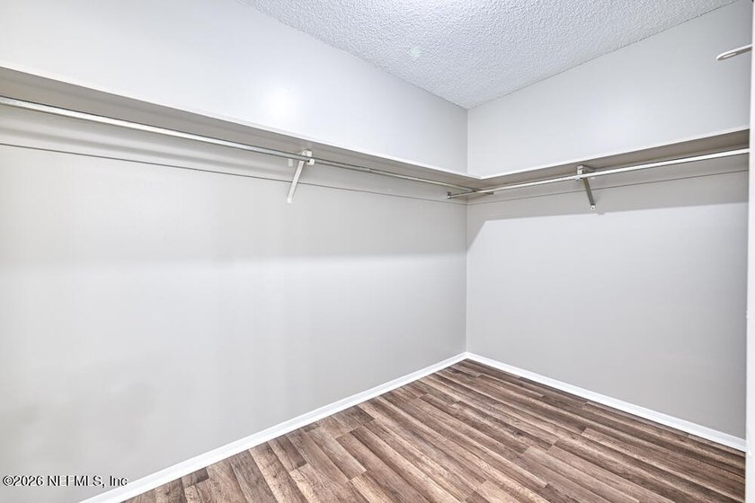 Welcome to Regency Wood! This spacious 3-bedroom, 2.5-bath - photo 22