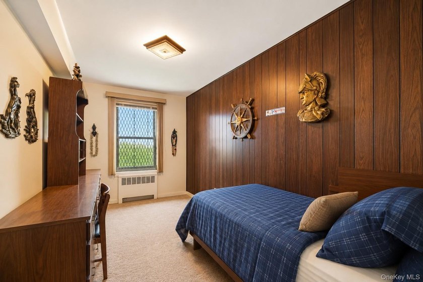 Welcome to this bright and inviting 2-bedroom, 1-bath co-op in - photo 5