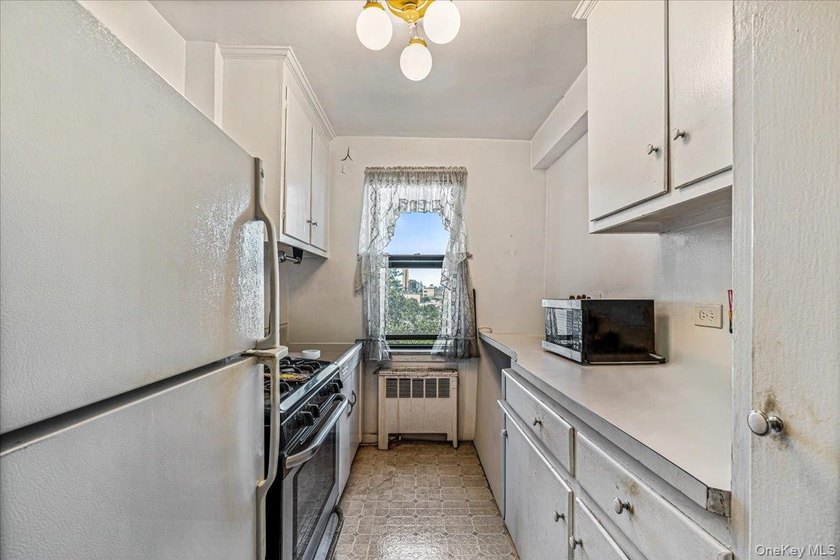 Welcome to this bright and inviting 2-bedroom, 1-bath co-op in - photo 7