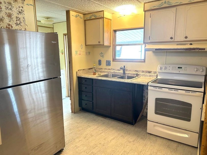 PRICED TO SELL AND FULL OF POTENTIAL!!! THIS 2-BEDROOM - photo 5
