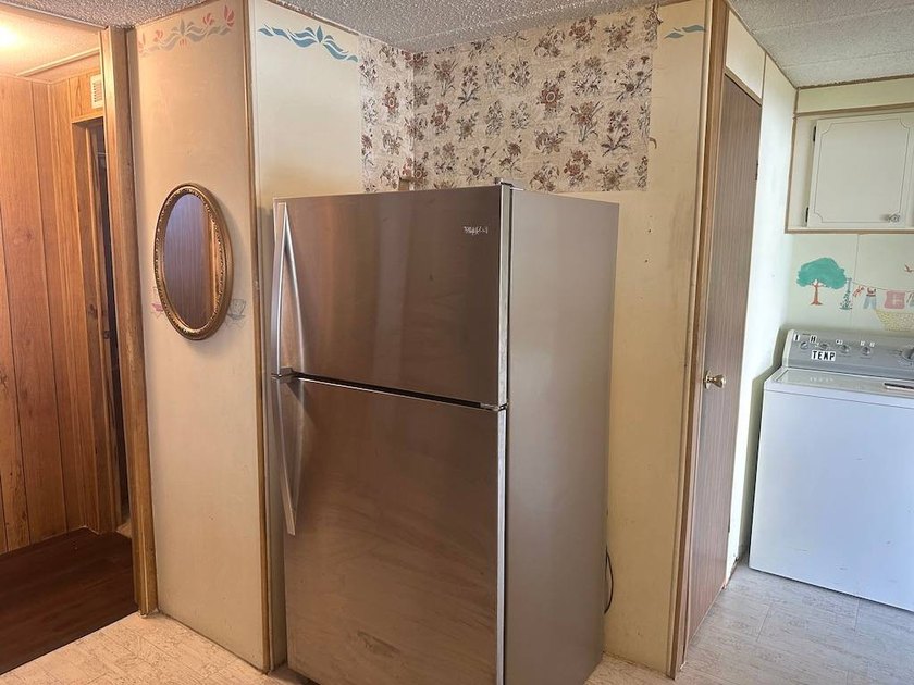 PRICED TO SELL AND FULL OF POTENTIAL!!! THIS 2-BEDROOM - photo 8