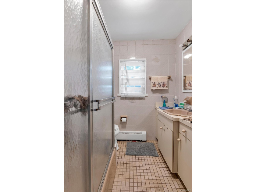 This detached two-family features a 3-bedroom/1-bathroom unit - photo 8