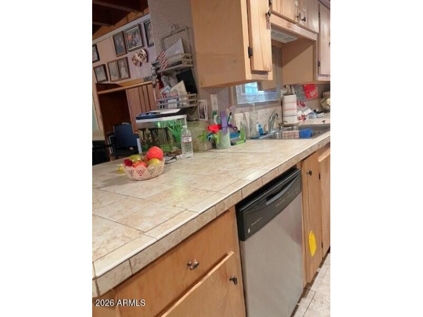 HUGE PRICE REDUCTION! Perched on the hill, this adorable &amp; - photo 21