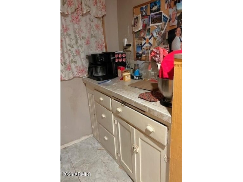 HUGE PRICE REDUCTION! Perched on the hill, this adorable &amp; - photo 22
