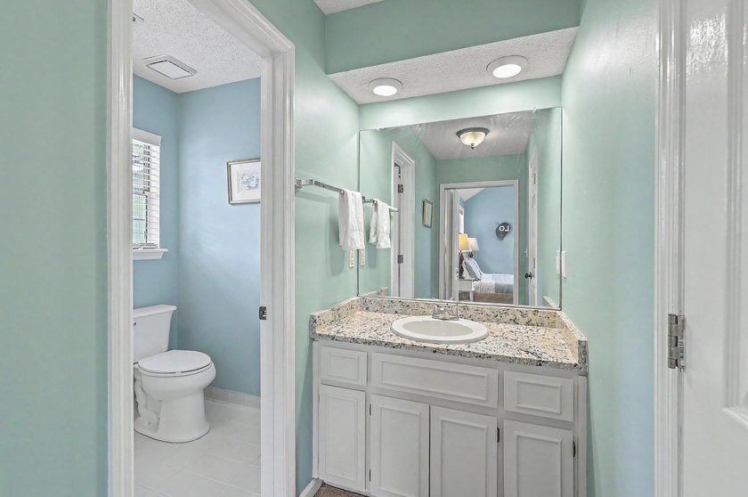 Golf course views, convenient location, NO HOA, low electric - photo 31
