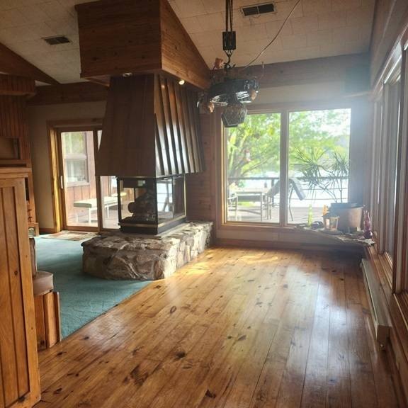 A picture-perfect retreat! A home nestled on a wooded lot - photo 7