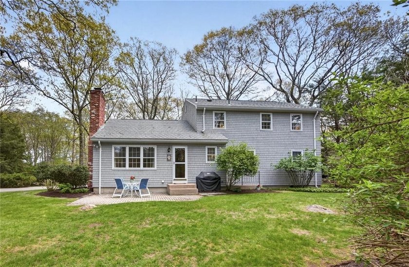 Rare Find! This beautiful 3br/2ba Colonial on Pine Hill Rd, a - photo 4