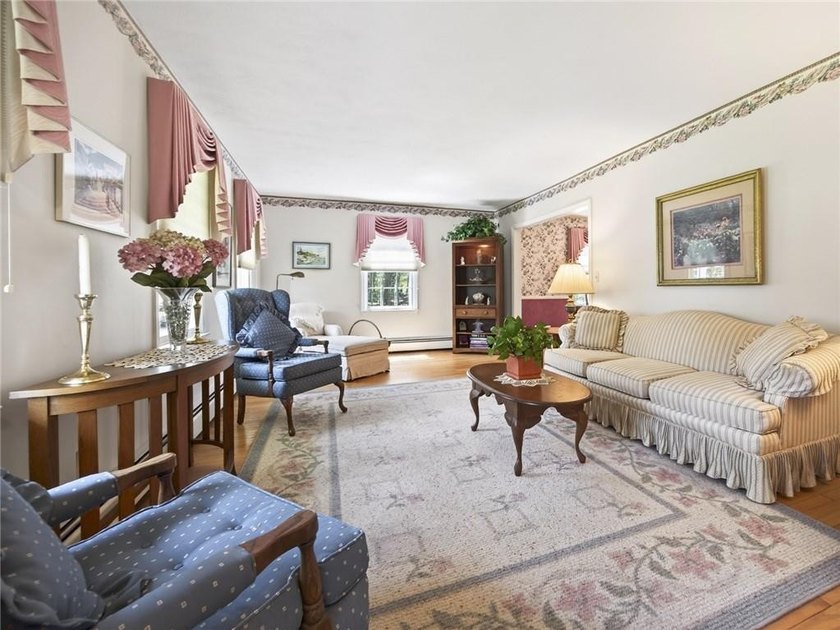 Rare Find! This beautiful 3br/2ba Colonial on Pine Hill Rd, a - photo 6