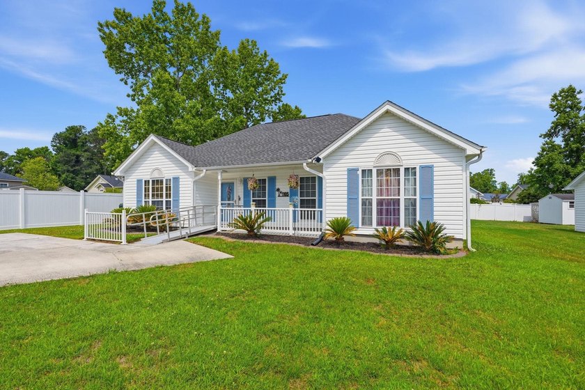 Located in the heart of Conway, this charming 4 bedroom, 2 and 1 - photo 2