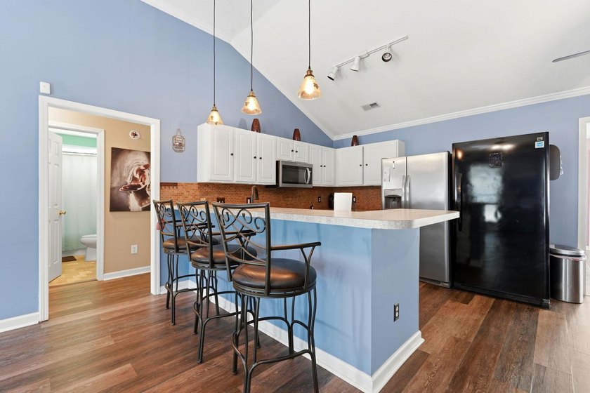 Located in the heart of Conway, this charming 4 bedroom, 2 and 1 - photo 6