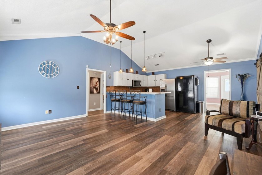 Located in the heart of Conway, this charming 4 bedroom, 2 and 1 - photo 7