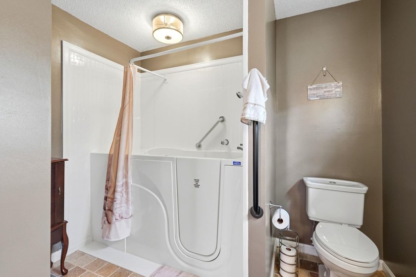 Located in the heart of Conway, this charming 4 bedroom, 2 and 1 - photo 10