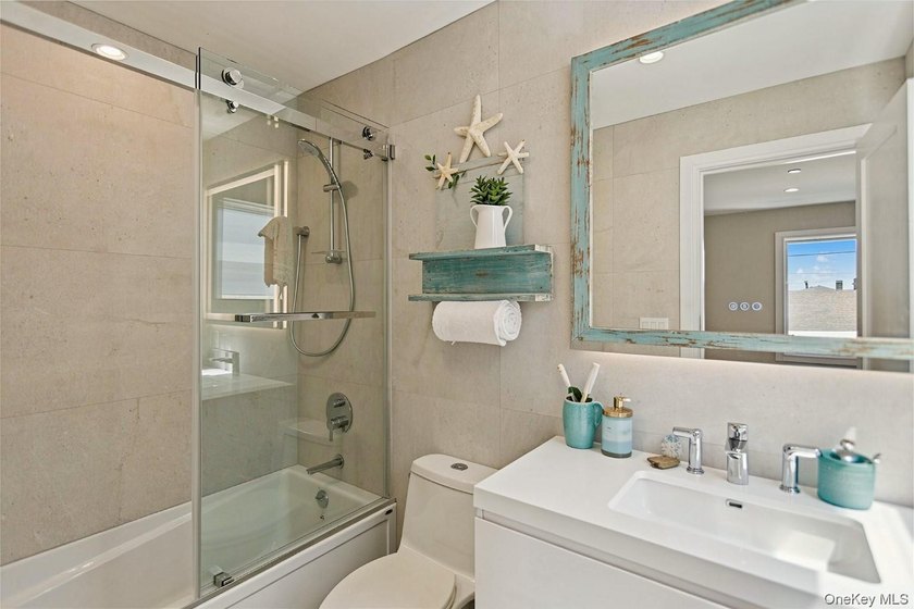 New construction four bedroom 3 1/2 bathroom with elevator - photo 15