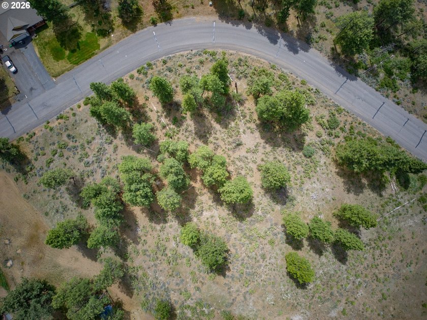 Discover the charm of this 2-acre corner lot in Klamath County - photo 2