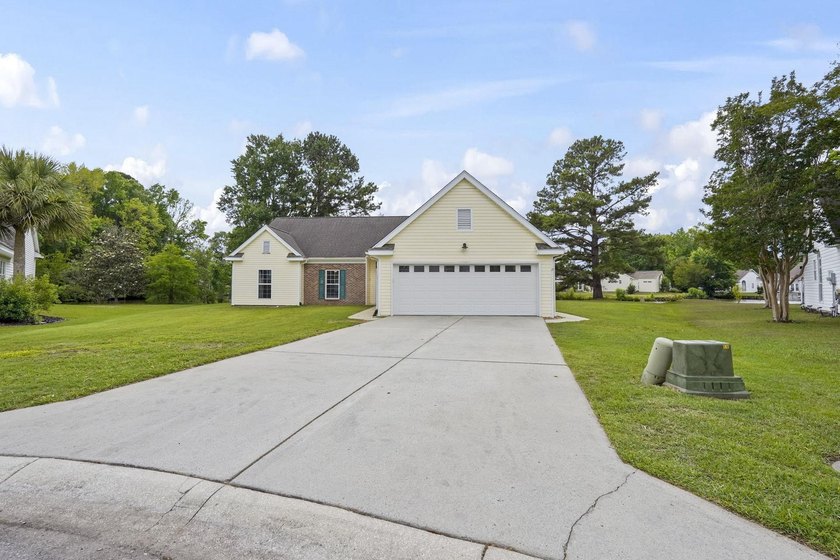 Welcome to luxury living on a pond in the highly sought-after - photo 4