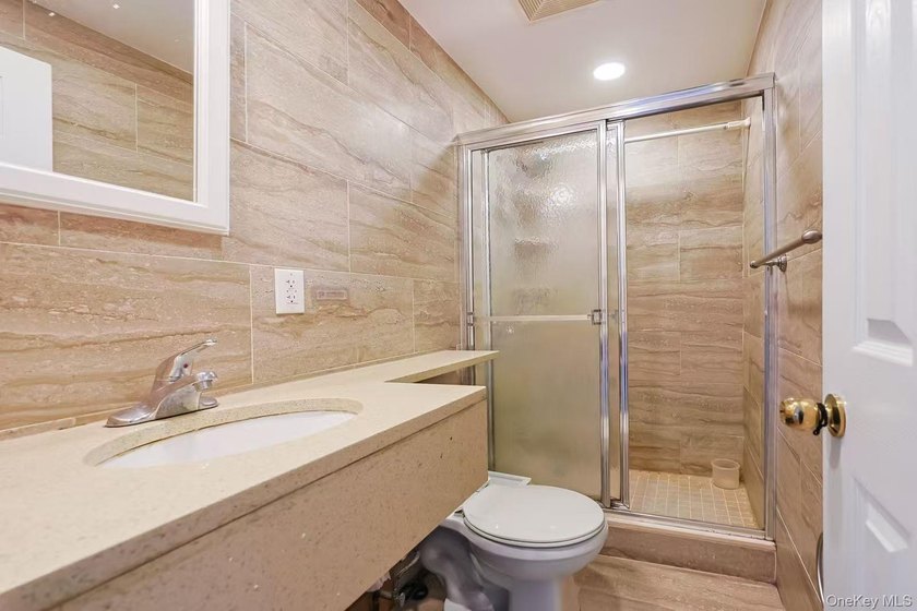 beautiful renovated One family home in the heart of bayside - photo 4
