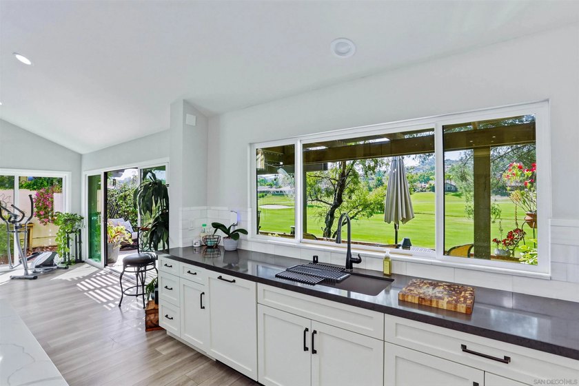 Want Views? Love Golf Views? Beautiful Senior Living, perfect - photo 2