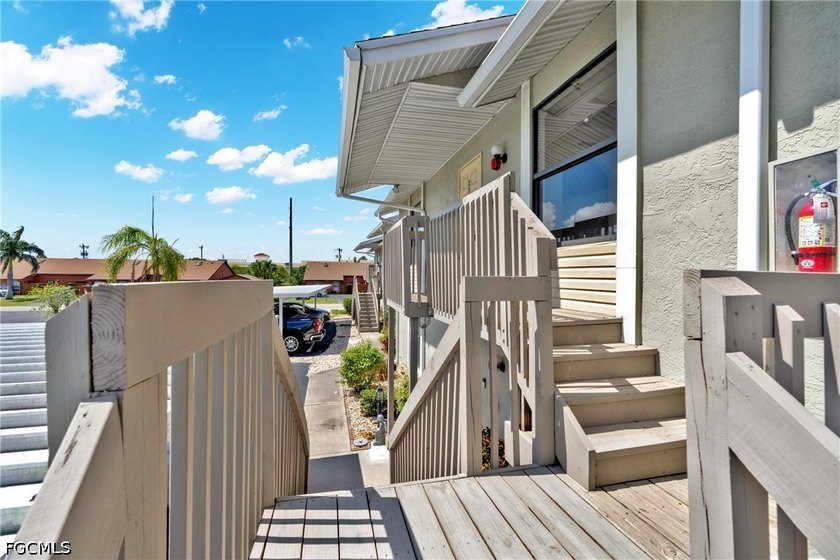 Welcome to Baruna Bay in desirable Southwest Cape Coral. This - photo 11