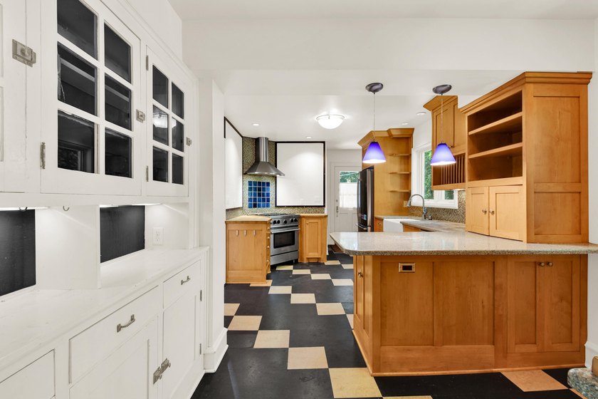 Welcome home to a beautiful 4 bedroom Eastside home. This home - photo 12