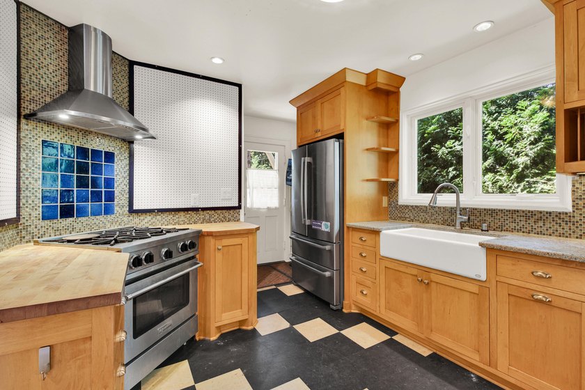 Welcome home to a beautiful 4 bedroom Eastside home. This home - photo 14