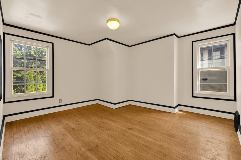 Welcome home to a beautiful 4 bedroom Eastside home. This home - photo 18