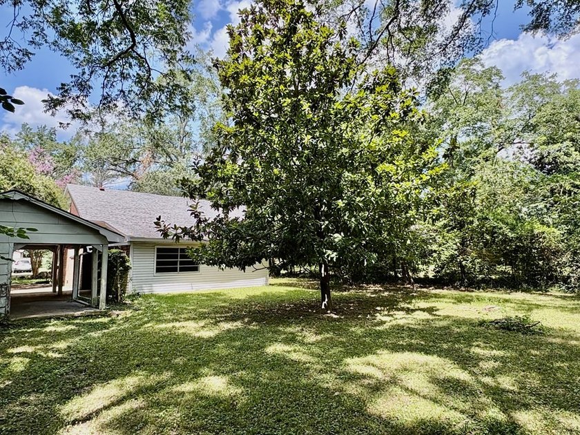 Charming and affordable 3-bedroom, 1-bath brick home! Features - photo 19