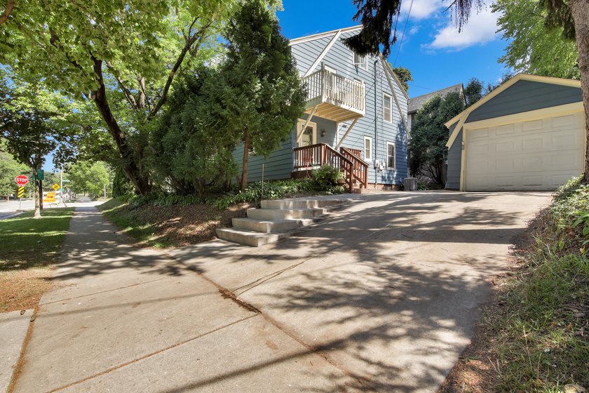 Welcome home to a beautiful 4 bedroom Eastside home. This home - photo 25