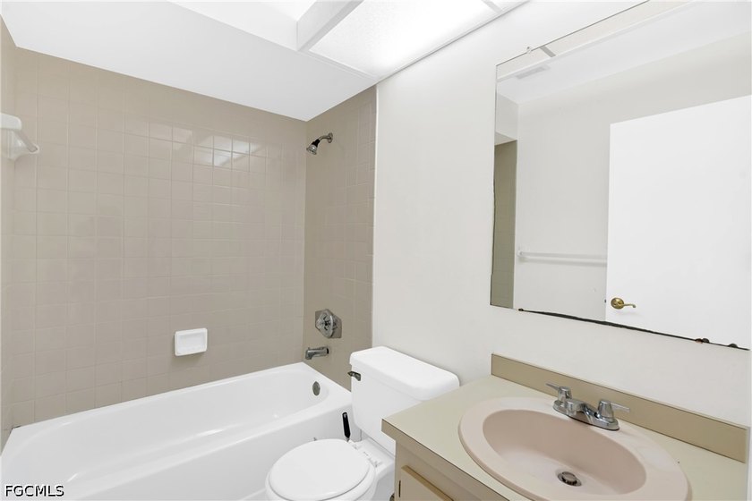 Welcome to Baruna Bay in desirable Southwest Cape Coral. This - photo 31