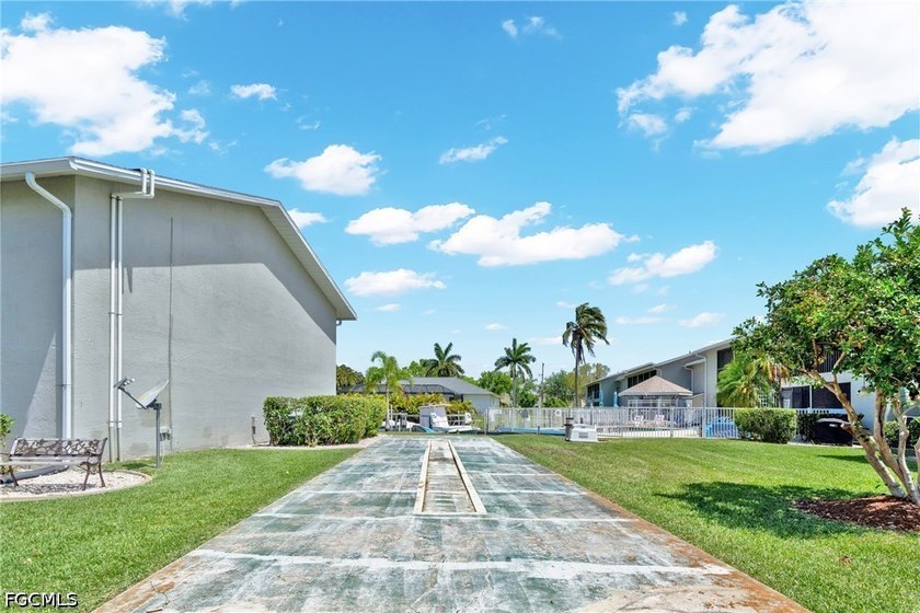 Welcome to Baruna Bay in desirable Southwest Cape Coral. This - photo 49