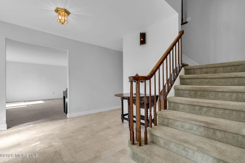 Welcome to this expansive 5-bedroom, 3 full bathroom home - photo 3