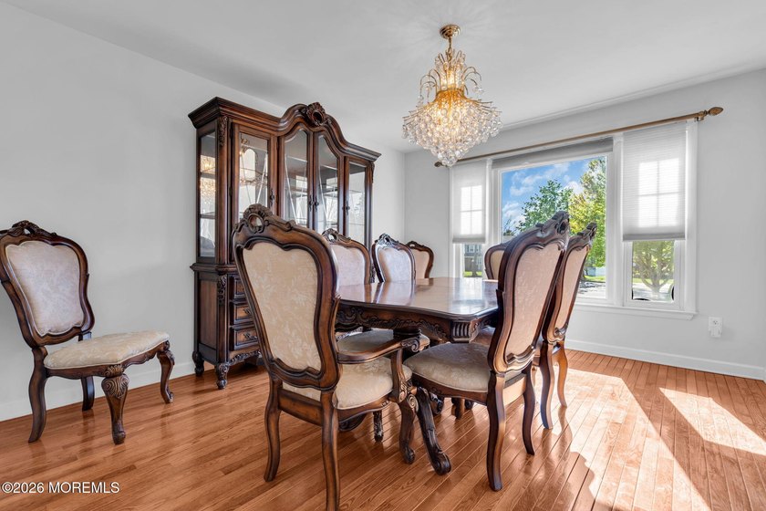 Welcome to this expansive 5-bedroom, 3 full bathroom home - photo 4