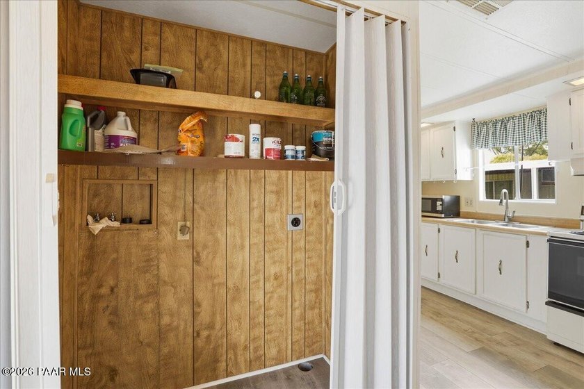 Location, location, location! Wonderful split floorplan, 2 bed 2 - photo 11