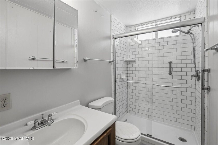 Location, location, location! Wonderful split floorplan, 2 bed 2 - photo 13