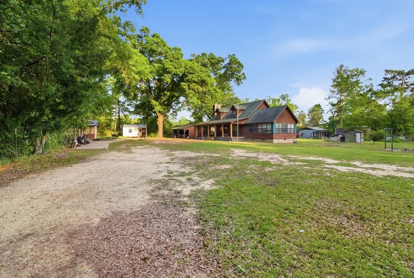 Nestled on approximately 36.5 acres in Gordon, Alabama, this - photo 4
