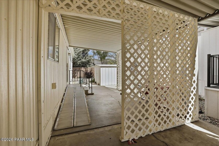 Location, location, location! Wonderful split floorplan, 2 bed 2 - photo 17