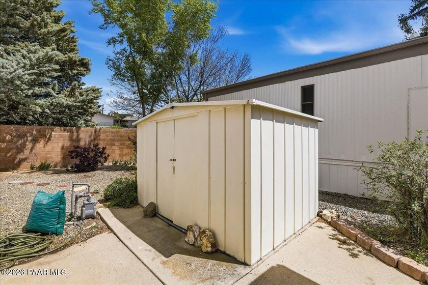 Location, location, location! Wonderful split floorplan, 2 bed 2 - photo 18
