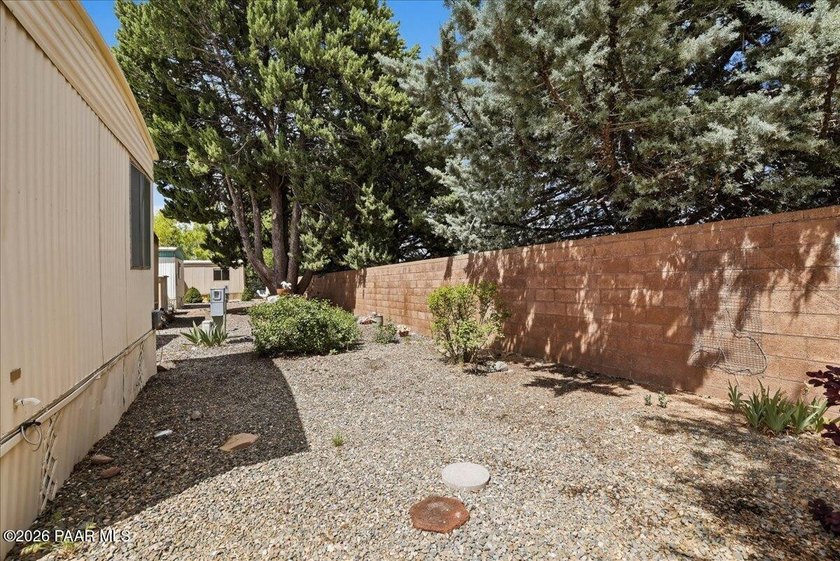 Location, location, location! Wonderful split floorplan, 2 bed 2 - photo 19