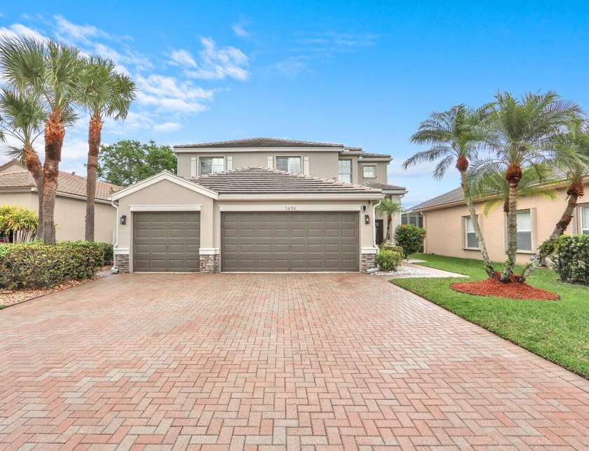 Beautifully maintained 5-bedroom, 3-bathroom home with a 3-car - photo 2