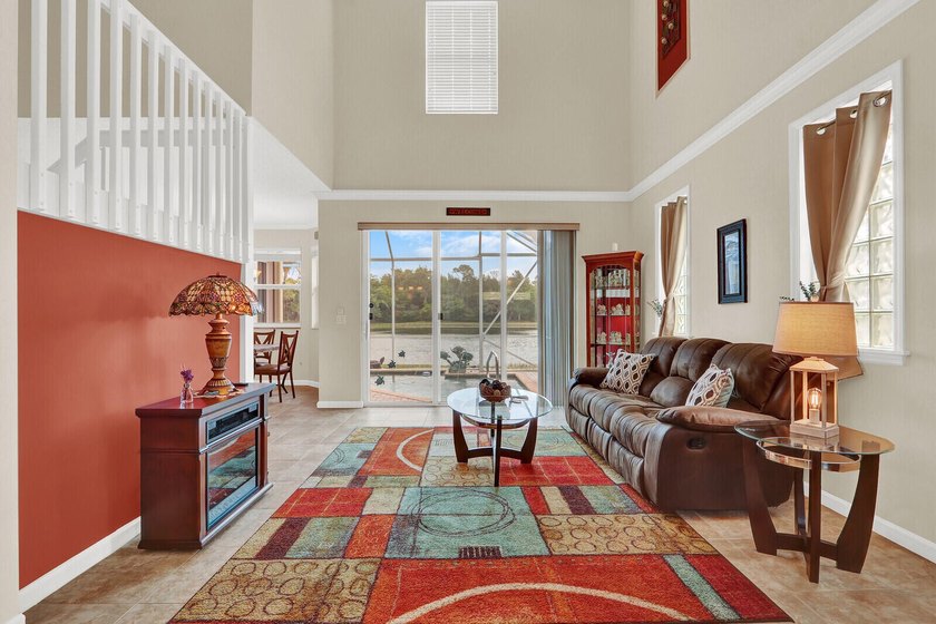 Beautifully maintained 5-bedroom, 3-bathroom home with a 3-car - photo 7