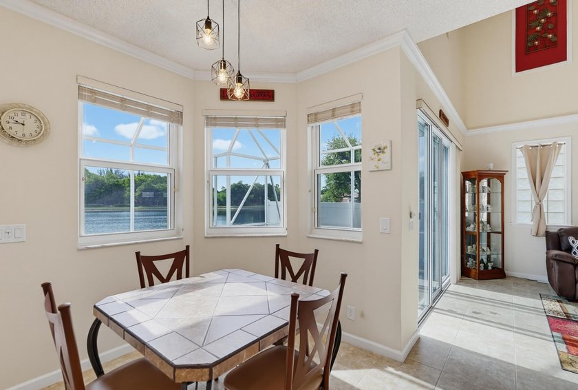 Beautifully maintained 5-bedroom, 3-bathroom home with a 3-car - photo 9