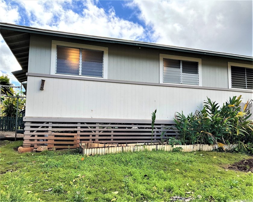 Two classic, well-maintained duplexes featuring a total of four - photo 3