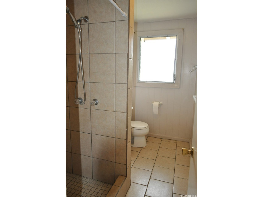 Two classic, well-maintained duplexes featuring a total of four - photo 9