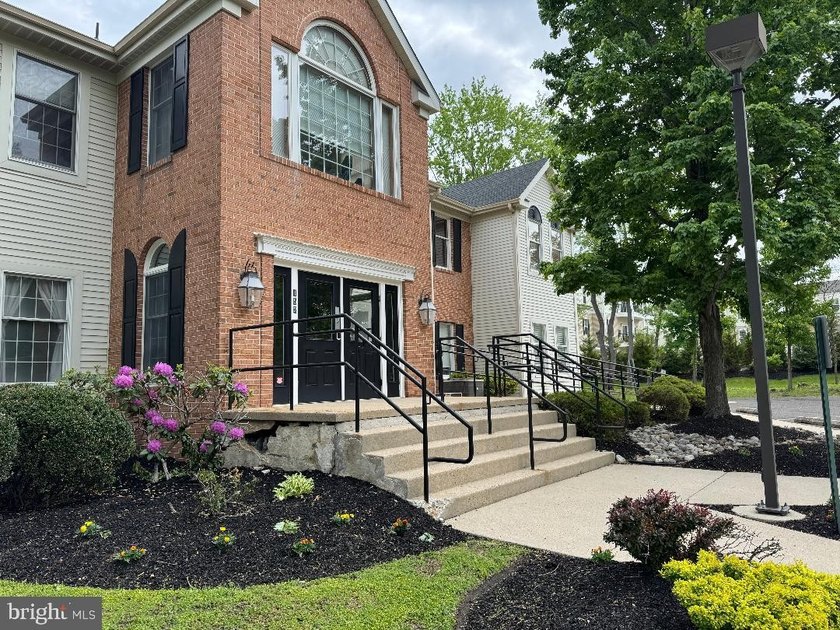 Offer has been accepted; no more showings. A rare opportunity to - photo 11
