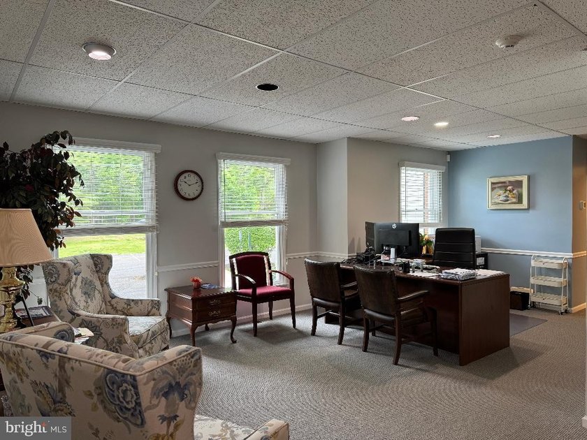 Offer has been accepted; no more showings. A rare opportunity to - photo 14
