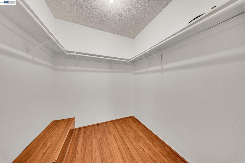 Beautifully Updated Home with NO HOA &amp; ADU Potential in - photo 17