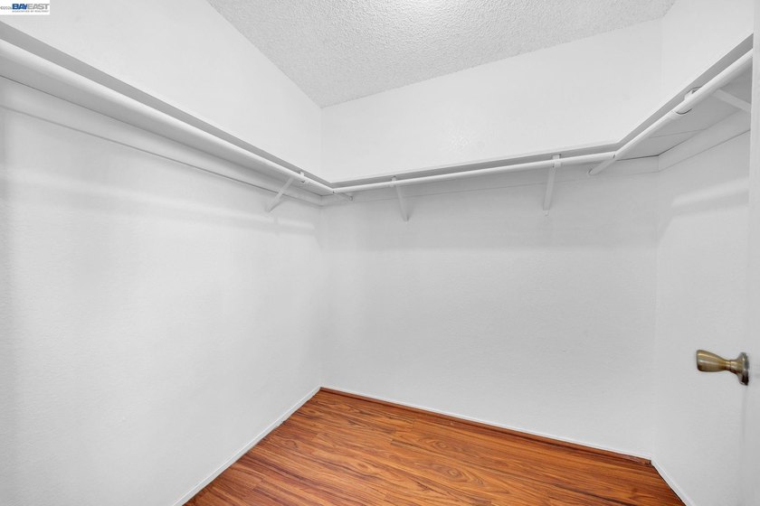 Beautifully Updated Home with NO HOA &amp; ADU Potential in - photo 24