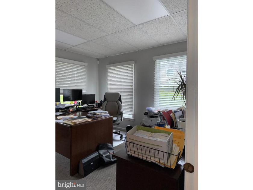Offer has been accepted; no more showings. A rare opportunity to - photo 27