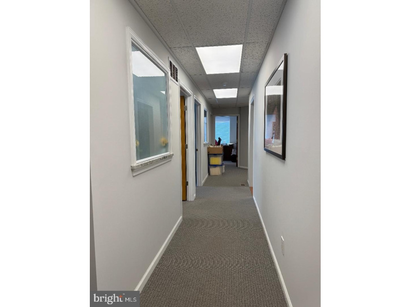 Offer has been accepted; no more showings. A rare opportunity to - photo 30